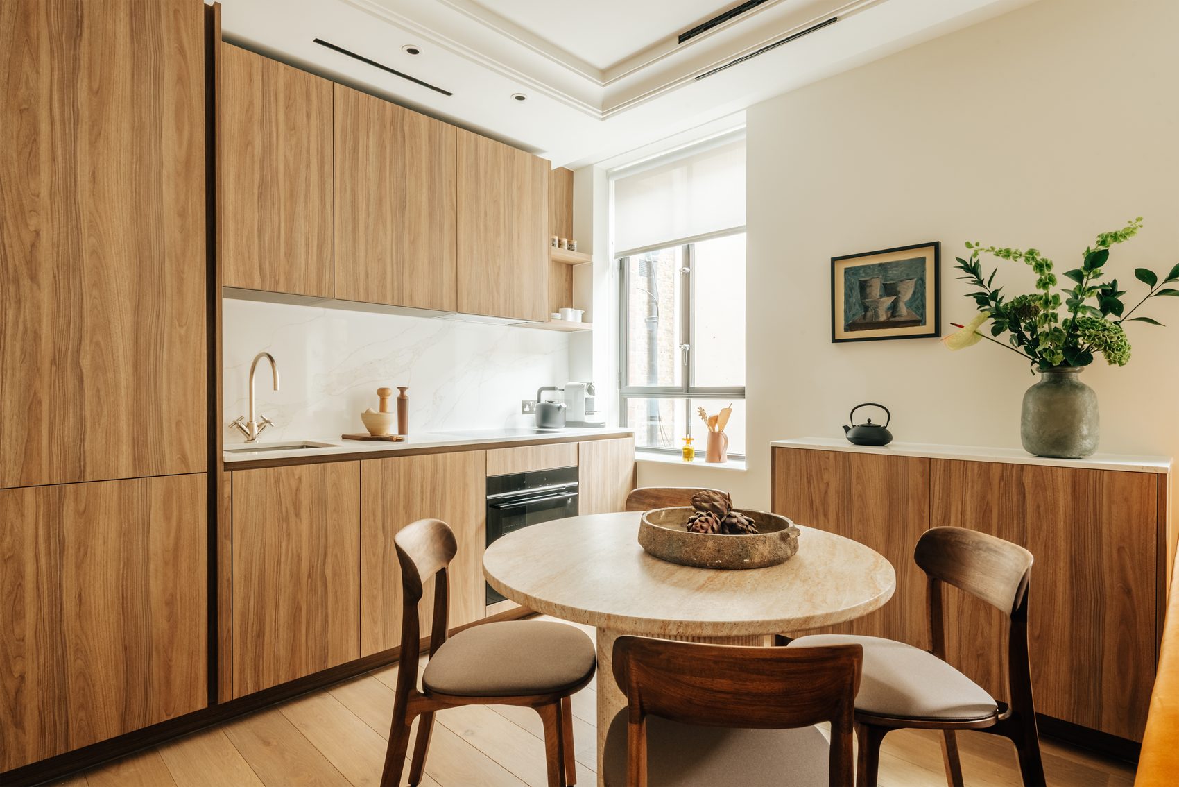 Kitchen & dining