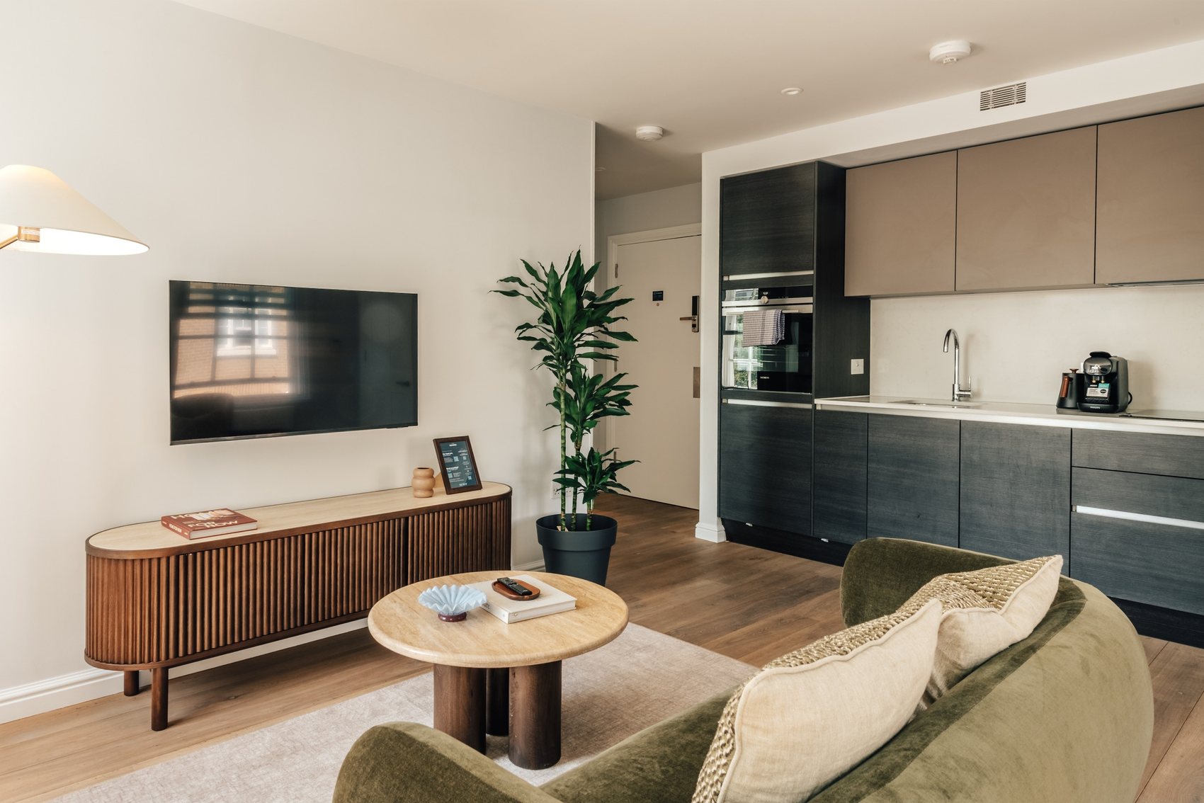 Kitchen & reception room