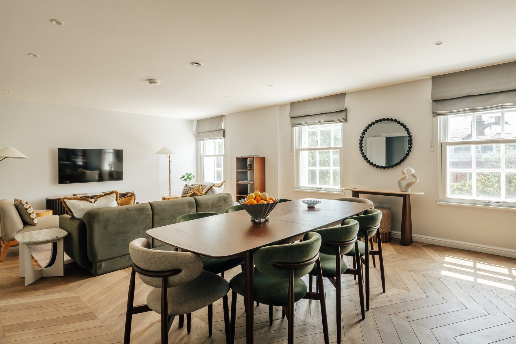 Kitchen & dining area