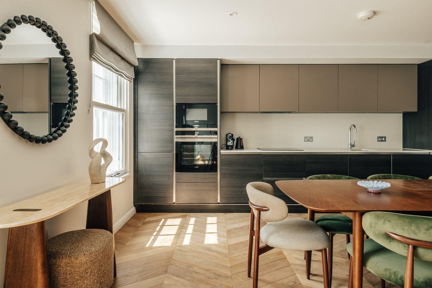 Kitchen & dining area