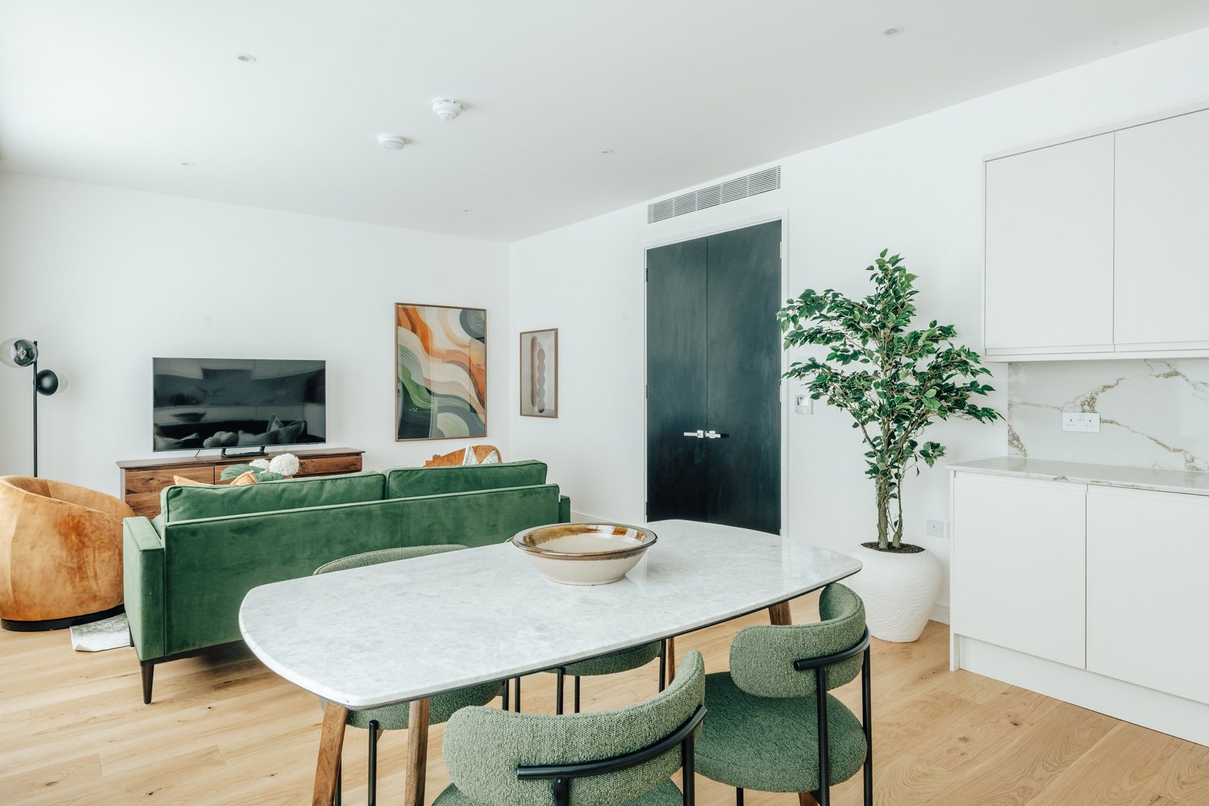 Kitchen & reception room