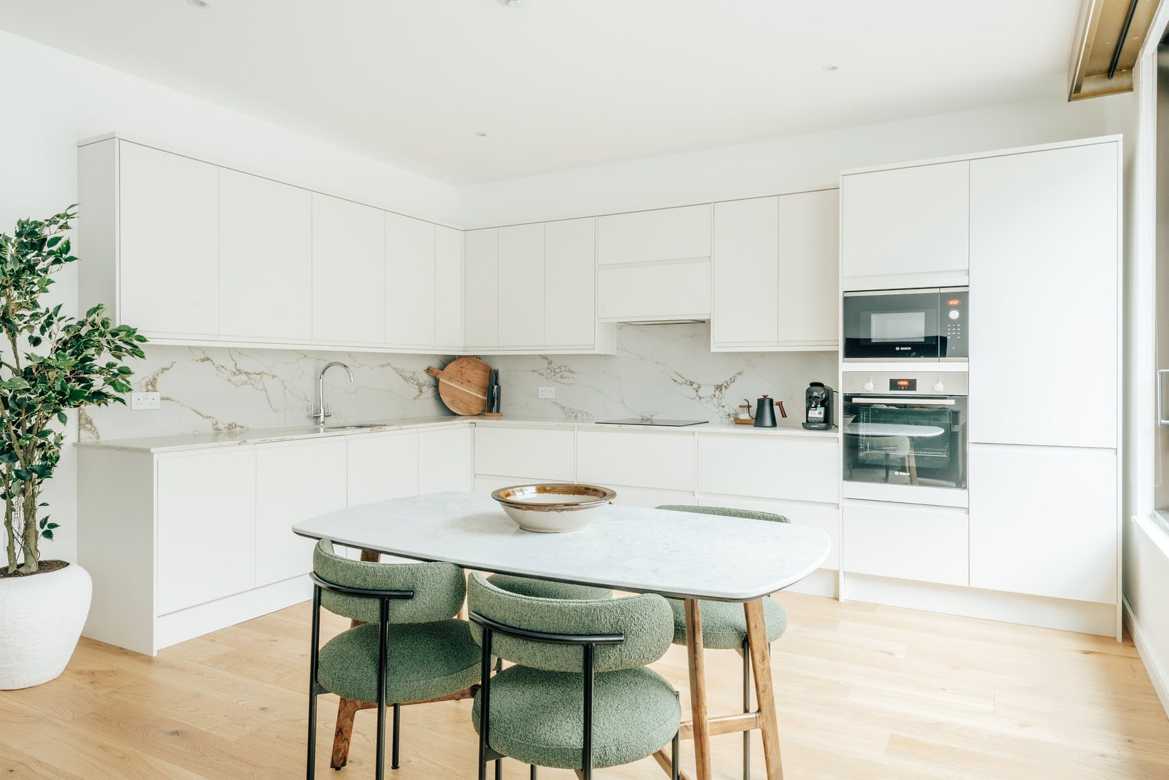 Kitchen & dining area