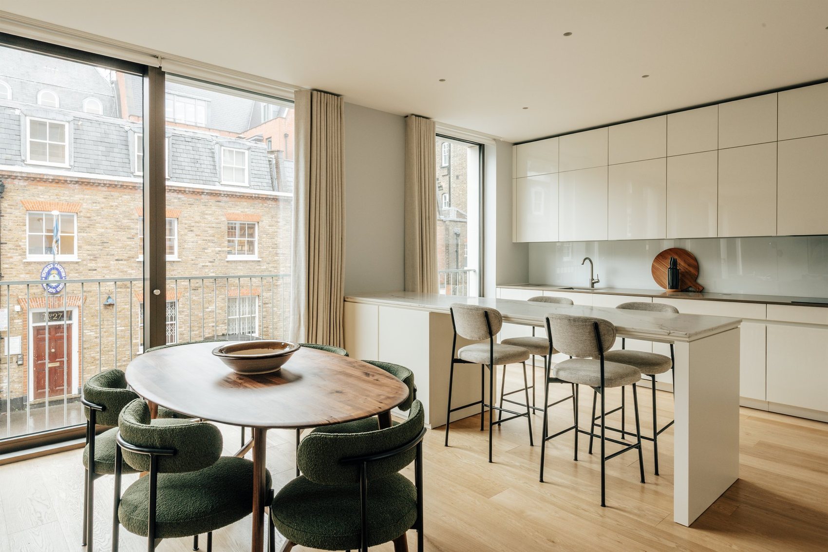 Kitchen & dining area
